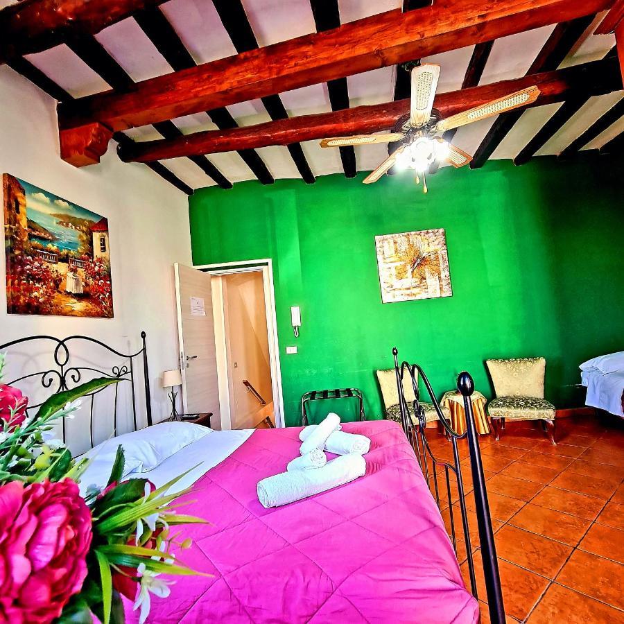 Bed and Breakfast Due Passi Dal Centro Marsala Habitación foto